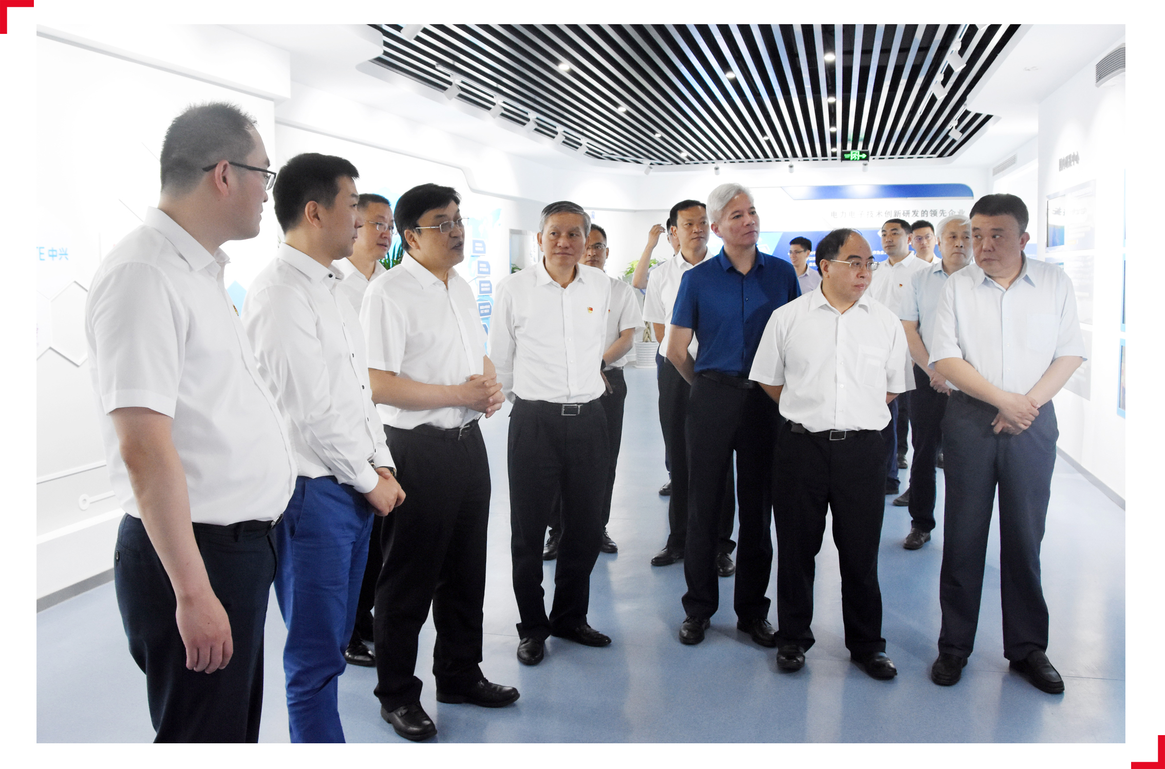 浙江省常务副省长冯飞等一行到赛晶嘉善财产基地调研